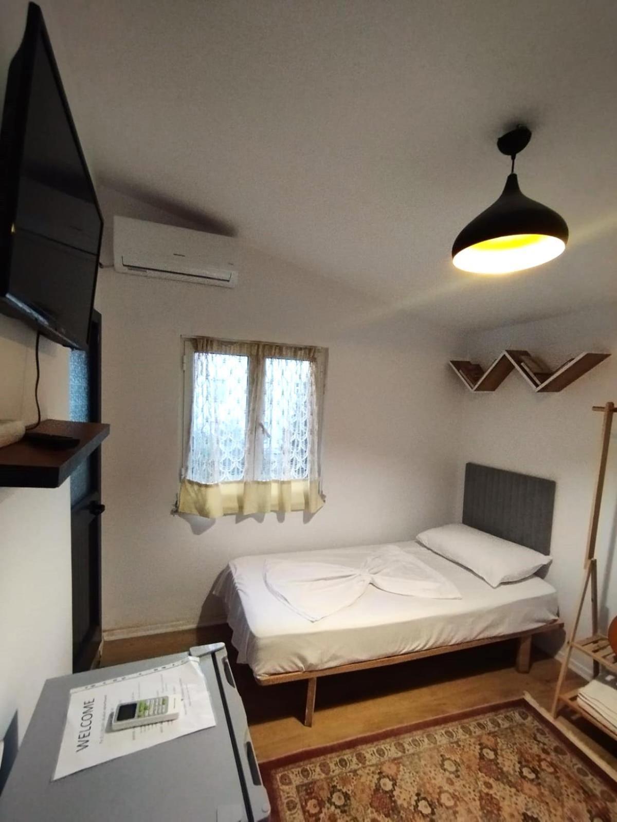 2 Single Bedroom ティラナ エクステリア 写真